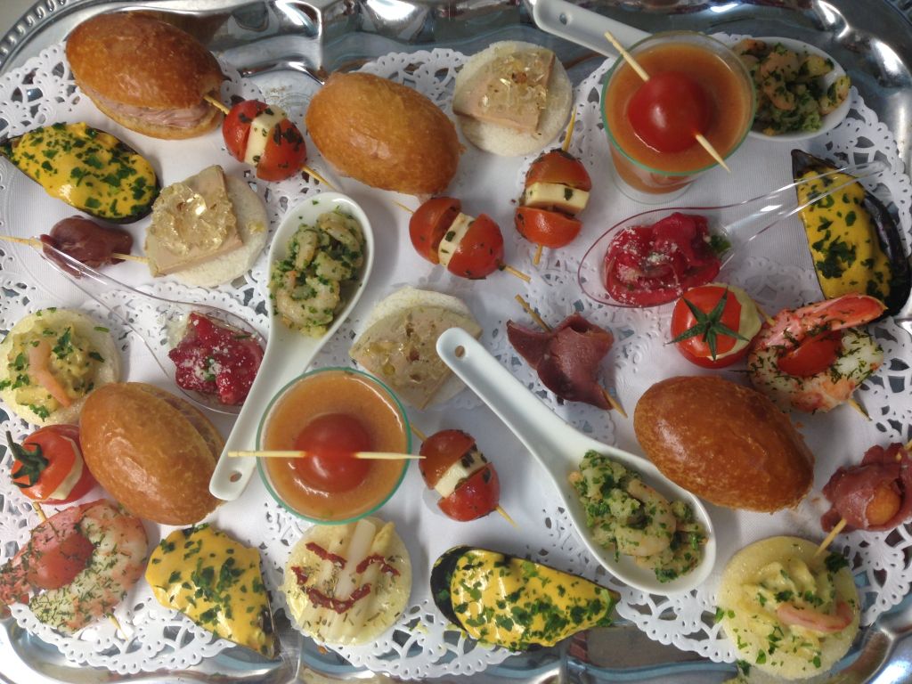 Livraison de plateaux repas en entreprise à Marseille dans les Bouches du Rhône