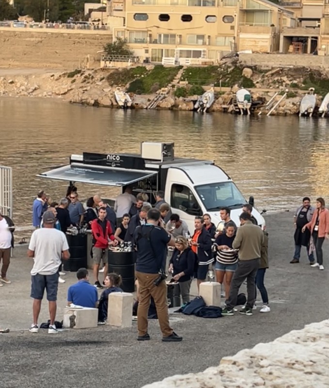 Animation foodtruck coquillages et poissons à Marseille